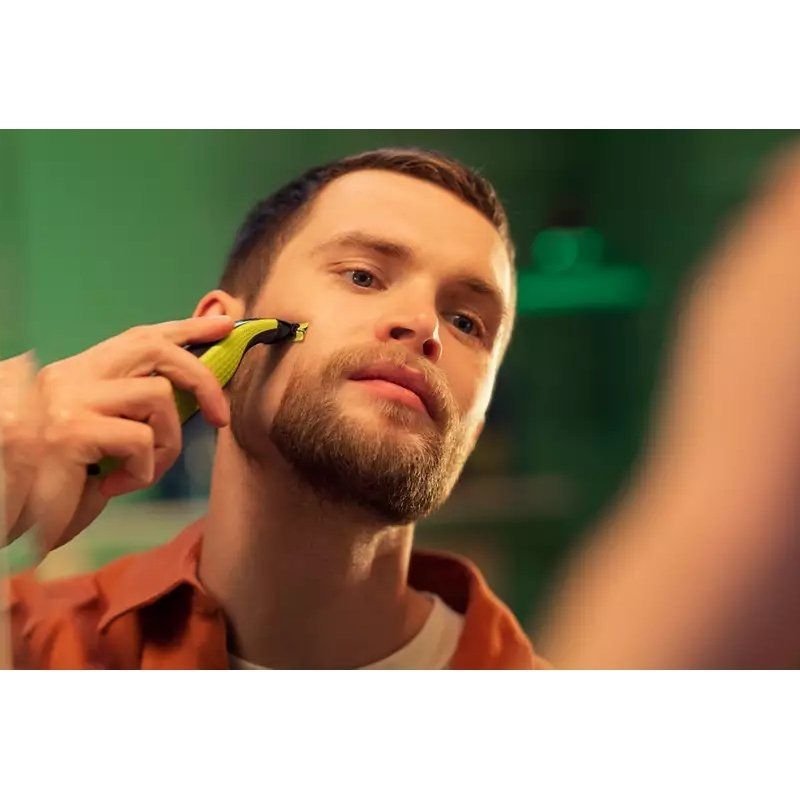Cortador de Barba Philips Oneblade QP2724|10 com Bateria| 3 Acessórios